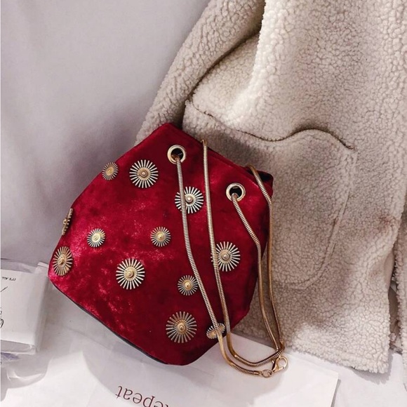 Mini Metal Decor Bucket Bag - Picture 9 of 10